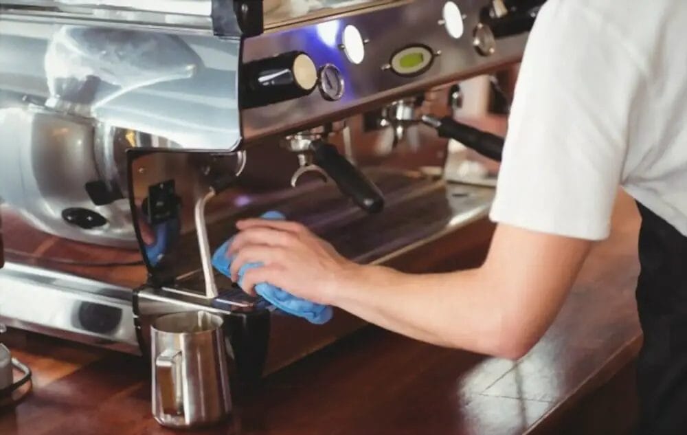 Cleaning-Coffee-Machine-Barista