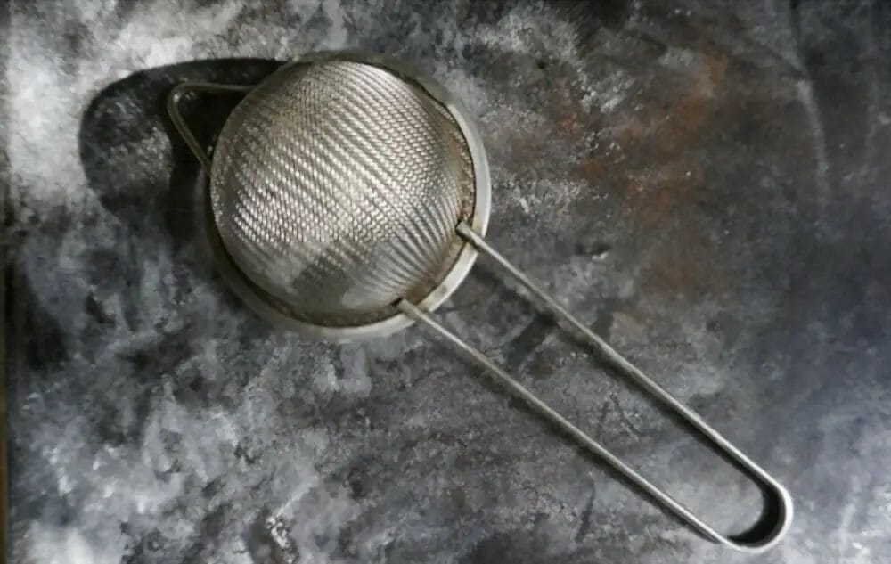 What can I use instead of a fine mesh sieve?