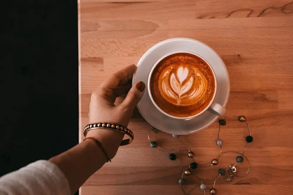 How is flat white different from latte?