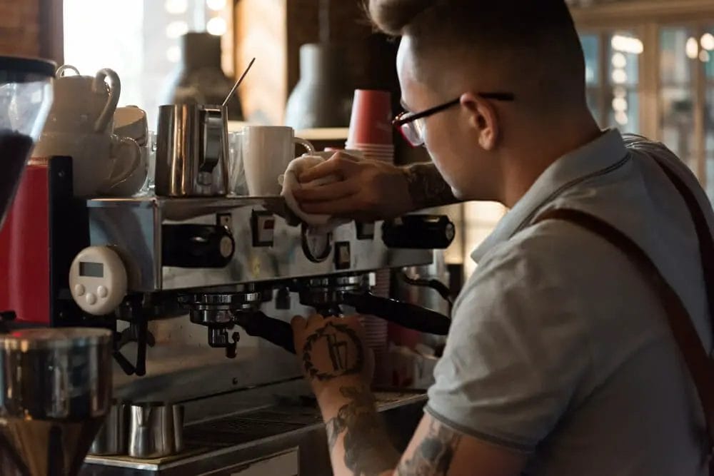 How much vinegar do you use to clean a coffee maker?