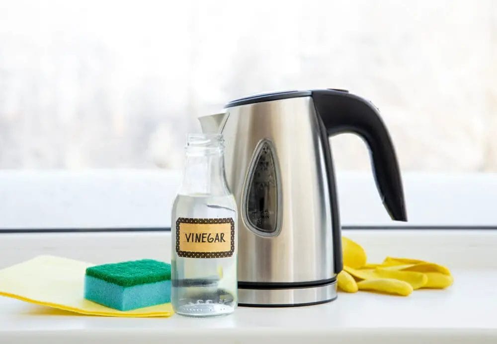 Is vinegar and water a good cleaner?