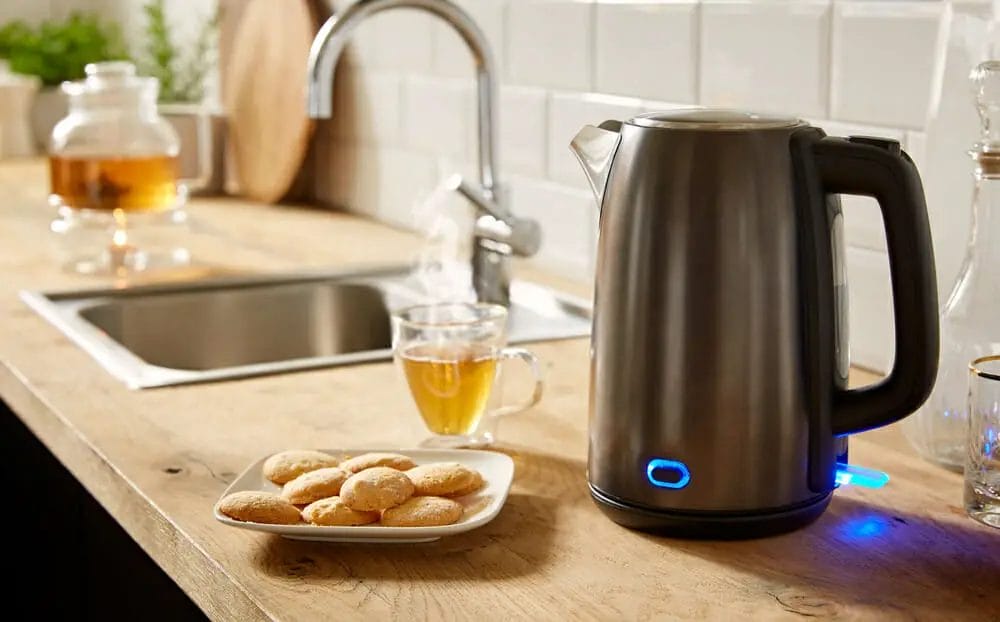 How does an electric kettle work?